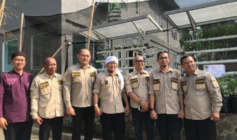 Ulama ternama, Abdullah Gymnasiar (Aa Gym) meluncurkan produk pertanian berupa pupuk organik yang diproses melalui teknologi biokonversi. Yakni, dengan memanfaatkan peran larva lalat black soldier fly (BSF), Kamis (29/8).