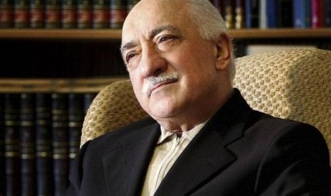 Ulama Turki yang tinggal di AS,  Fethullah Gulen.