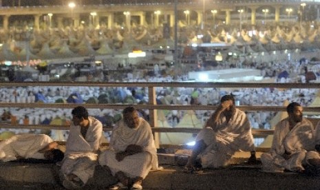 Umat Islam bergerak menuju Mina usai bermalam (mabit) di Muzdalifah, Makkah, Arab Saudi.