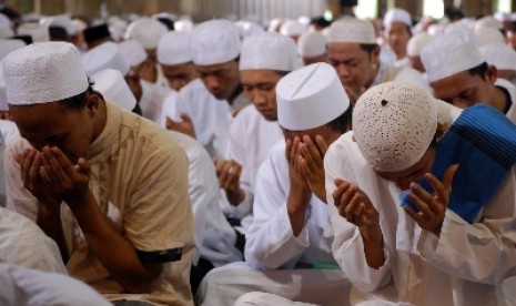 Umat Islam diimbau memperbanyak zikir dalam menyambut bulan suci Ramadhan.