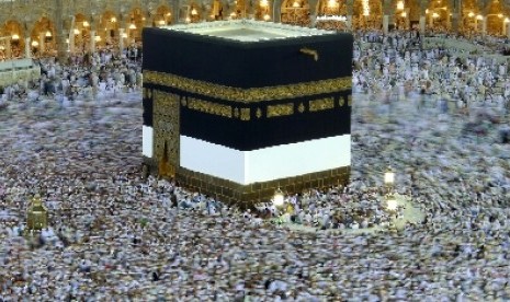 Umat Islam melaksanakan thawaf di Masjidil Haram, Makkah, Arab Saudi.