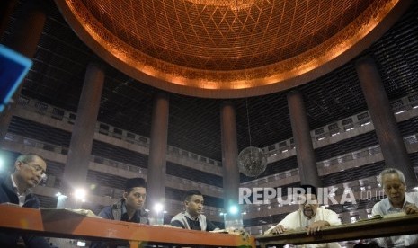  Activities in Istiqlal Mosque, Jakarta, Monday (12/5).