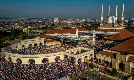 Pembangunan Masjid Agung Jawa Tengah upaya membangun keislaman.