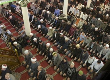 Umat Islam saat melaksanakan shalat Jumat di salah satu masjid di Kota Moscow.