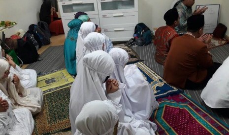 Umat Islam tengah melaksanakan tarawih di Hong Kong