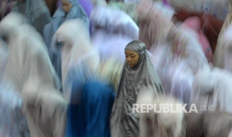 Wali Kota Palangka Raya Fairid Naparin mengimbau warga sholat tarawih di rumah. Ilustrasi.