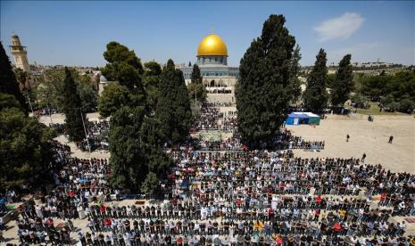 Tokoh Palestina menuungkn kerinduan dan kecintaan mereka terhadap Yerusalem. Ilustrasi suasana Kompleks Masjid Al Aqsa