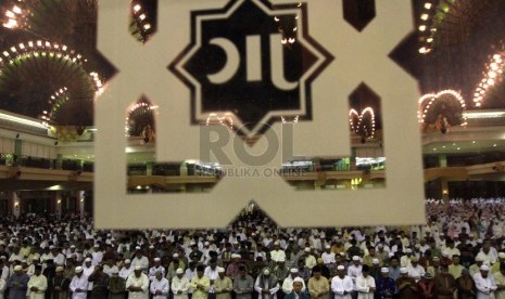 Salah satu kegiatan ibadah di Masjid Jakarta Islamic Center, Jakarta, Sabtu (28/6). 