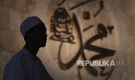 Umat Muslim usai mengikuti peringatan Maulid Nabi Muhammad SAW dimasjid Istiqlal, Jakarta, Senin (12/12).