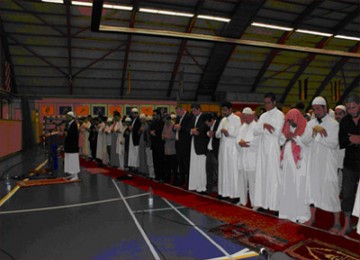 Umat Islam menjalankan shalat Id di Sporthall Zuid,  Amsterdam