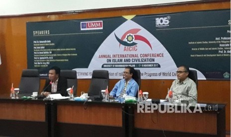 UMM mengadakan kegiatan Annual International Conference on Islam and Civilization (AICIC) pada Jumat (17/11) sampai Sabtu (18/11). Kegiatan ini bertujuan untuk mengajak umat Islam dari berbagai belahan dunia duduk bersama dan memberikan solusi nyata terhadap persoalan-persoalan yang sedang terjadi di dunia saat ini.