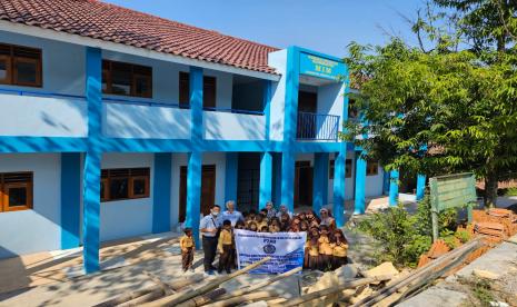 UMS canangkan program energi terbarukan di Gedung Madrasah Ibtidaiyah Muhammadiyah (MIM) Gemantar, Mondokan, Ahad (2/7/2023).