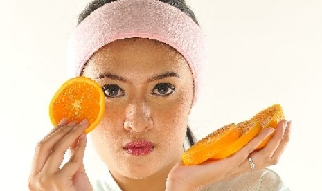 Sejumlah perawatan kulit kadang mengandung vitamin C.