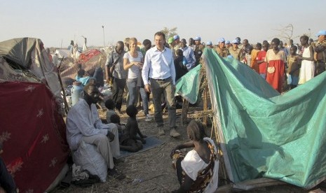 UN's top humanitarian official in the country Toby Lanzer, center, makes a visit to assess the humanitarian situation at the UN compound where many displaced have sought shelter in Bentiu, in oil-rich Unity state, in South Sudan, on Tuesday, Dec. 24.