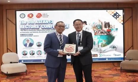 Unair menggelar The 6th ASEAN+3 Rectors Conference, pada Rabu-Kamis (20-21/9/2023). Rectors Conference menjadi platform berdiskusi dengan tema The Role of University Collaboration within ASEAN+3 Framework on Innovation and Industry Acceleration Ecosystem.