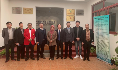  Unhas Dwia Aries Tina Pulubuhu, dan Presiden ShOU, Chen Yudong penandatanganan kerja sama dilakukan di Gedung Utama National Science and Technology Park di Kampus Pusat ShOU pada Jumat (13/12) lalu.