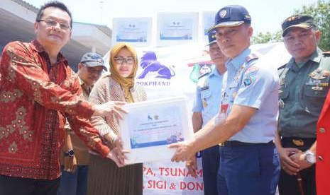 Unhas mengirimkan bantuan 2,4 ton nugget ayam siap santap untuk korban gempa dan tsunami di Sulawesi Tengah, Kamis (4/10).