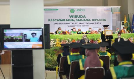 Unisa Yogyakarta telah memiliki 15 dosen yang bergelar doktor dan ma­sih ada 20 dosen yang tengah dalam masa studi lanjut S3 baik di perguruan tinggi dalam negeri maupun luar negeri. Ia berharap pada  periode 2021-2022, Unisa akan memiliki dok­tor minimal 25 persen dari dosen yang ada. 