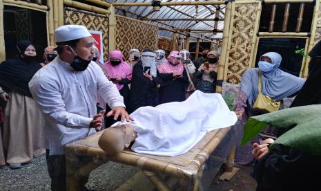 Unisba beri pelatihan pemulasaan jenazah.