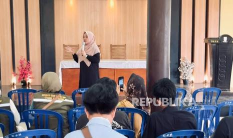 Unisba gelar pelatihan menangkat tema Hilirisasi Digital Marketing dan Branding Berkelanjutan untuk UMKM di Desa Citaman. 