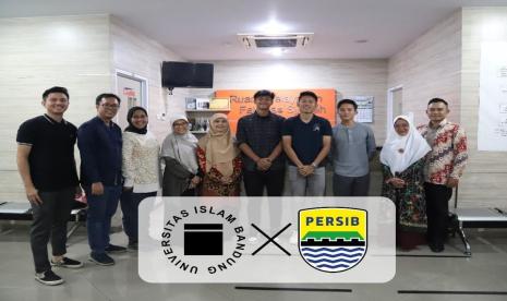 UNISBA memberikan beasiswa pendidikan bagi pemain PERSIB.