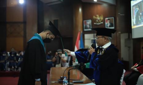 Unisba mewisuda 1.757 orang lulusan dari program Doktor, Magister, Profesi dan Sarjana gelombang II tahun akademik 2021-2022. Proses wisuda, dibagi dalam empat sesi pelantikan yakni Sabtu hingga Ahad (27-28/8/2022). 