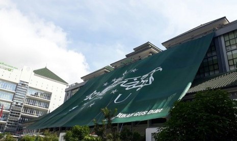 UNISMA berhasil memecahkan rekor Muri atas terbentangnya bendera NU terbesar se-Indonesia, Ahad (22/10)