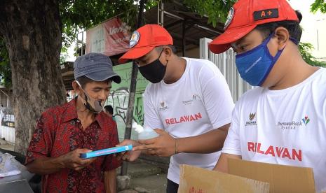 Unit Pengumpul Zakat (UPZ) PT Permata Bank Syariah bekerja sama dengan Badan Amil Zakat Nasional (BAZNAS) membantu mustahik terdampak pandemi Covid-19 melalui Program Cash for Work. Dana zakat dan infak yang disalurkan UPZ PT Permata Bank Syariah mencapai sebesar Rp111.060.500. 