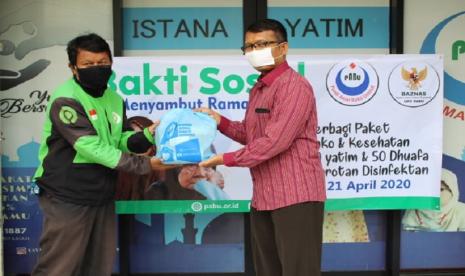 Unit Pengumpul Zakat (UPZ) Yayasan Pundi Amal Bakti Ummat (PABU) menggelar pembagian bakti sosial bagi fakir miskin sejumlah 100 anak yatim dan 50 orang dhuafa, Selasa (21/4).