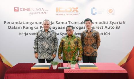 Unit Usaha Syariah PT Bank CIMB Niaga Tbk (CIMB Niaga Syariah) bersama Indonesia Commodity and Derivatives Exchange (ICDX) dan Indonesia Clearing House (ICH) menandatangani Perjanjian Kerja Sama (PKS) terkait Transaksi Komoditi Syariah dalam rangka Pembiayaan Subrogasi Indirect Auto iB. Penandatanganan PKS tersebut dilakukan oleh Direktur Syariah Banking CIMB Niaga Pandji P. Djajanegara, Direktur ICDX Nursalam, dan Direktur Utama ICH Megain Widjaja di Jakarta, beberapa waktu lalu.