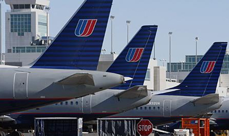 United Airlines. Ilustrasi. United Airlines memastikan saat ini menghentikan sementara penerbangan dengan menggunakan Boeing 777. 