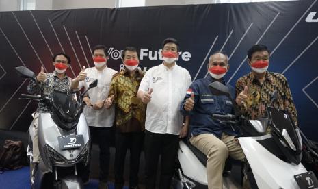 United E-Motor merupakan motor listrik produksi nasional dengan kualitas tinggi, bergaransi, inovatif, terjangkau dan siap bersaing dengan produk motor listrik luar negeri. 