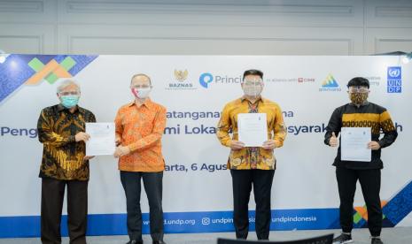 United Nations Development Programme (UNDP) bersama dengan Badan Amil Zakat Nasional (BAZNAS), PT Principal Asset Management (Principal), dan PT Ammana Fintek Syariah (Ammana) bekerja sama meluncurkan kemitraan baru untuk mendukung pemulihan dampak pandemi Covid-19 di Jakarta, Kamis (6/8). 