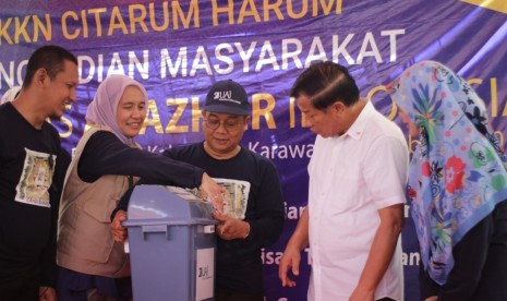 Universitas Al Azhar Indonesia menggelar KKN  tematik Citarum Harum di Desa Segaran, Desa Dewisari, Kecamatan Renggasdengklok, Kabupaten Karawang, Jawa Barat, 26-28 Februari 2019.