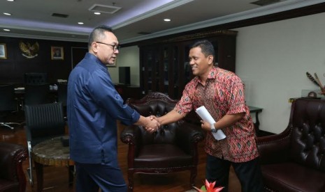 Universitas Andalas mengundang Ketua MPR Zulkifli Hasan untuk menyampikan materi empat pilar dalam rangka Pekan Kebangsaan.