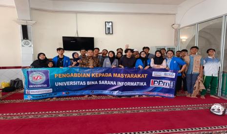 Universitas Bina Sarana Informatika (UBSI), melalui Program Studi Sastra Inggris, menyelenggarakan kegiatan Community Service yang berfokus pada pengembangan keterampilan berbahasa Inggris bagi remaja.