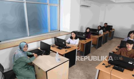 Universitas Bina Sarana Informatika (UBSI) terus memperkuat posisinya sebagai kampus digital kreatif melalui peluncuran dua aplikasi inovatif, yaitu Penerimaan Mahasiswa Baru (PMB UBSI) dan E-Kartu Tanda Mahasiswa (E-KTM UBSI). 