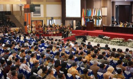 Universitas Brawijaya Malang menganugerahkan gelar Doktor Kehormatan (Honoris Causa) bidang Manajemen Strategis kepada Menteri BUMN Erick Thohir. Dalam acara pengukuhan tersebut, Erick menyampaikan Orasi Ilmiah berjudul Eternitas Transformasi BUMN: Strategi Terobosan untuk Kebangkitan Ekonomi Indonesia Baru.