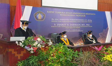 Universitas Brawijaya (UB) kembali mengukuhkan dua profesor di Gedung Widyaloka, Rabu (17/2). Dua profesor tersebut berasal dari Jurusan Teknik Mesin, Fakultas Teknik (FT), UB.