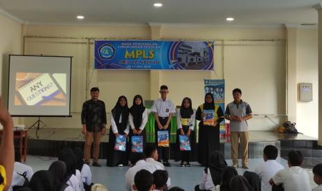 Universitas BSI (Bina Sarana Informatika) baru saja mengguncang dunia pendidikan dengan seminar motivasi karir yang epik di SMK YAPIN Bekasi!