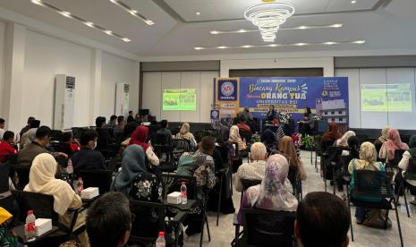 Universitas BSI (Bina Sarana Informatika) Kampus Jatiwaringin sukses menggelar acara Bincang Kampus Bersama Orang Tua (BKOT) yang diadakan pada tanggal 29 Juni 2024 di Aula Universitas BSI Kampus Jatiwaringin.