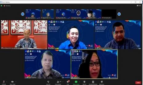 Universitas BSI (Bina Sarana Informatika) Kampus Pontianak & LSP Informatika bersama Diskominfo & Gradasi Kalimantan Barat menyelenggarakan webinar Nasional bertajuk Sertifikasi Kompetensi untuk Meningkatkan Daya Saing Tenaga Kerja Indonesia. Kegiatan ini dibuka oleh Samuel selaku Kepala Diskominfo Kalimantan Barat dan Sarfandi selaku Ketua Umum DPD Gradasi Kalimantan Barat, Sarfandi. Webinar berlangsung secara daring pada Sabtu (24/7) silam.