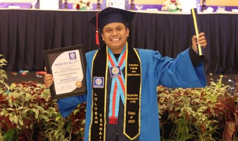 Universitas BSI (Bina Sarana Informatika) kampus Purwokerto, sebagai Kampus Digital Kreatif menggelar wisuda yang ke-17 di Hotel Java Heritage, Purwokerto, pada Selasa (13/12/2022).