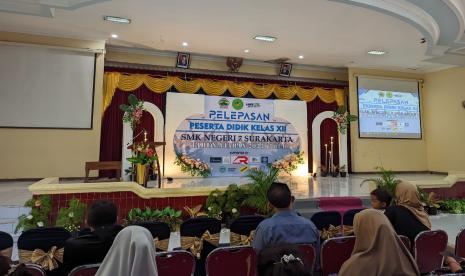 Universitas BSI (Bina Sarana Informatika) kampus Solo memberikan dukungan penuh pada acara Pelepasan siswa kelas XII SMK N 7 Surakarta. 