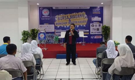 Universitas BSI (Bina Sarana Informatika) kampus Tasikmalaya, sukses menyelenggarakan kegiatan Event Bursa Magang & Workshop Industri Kreatif, Senin (24/7/2023) berlokasi di Aula Universitas BSI Kampus Tasikmalaya.