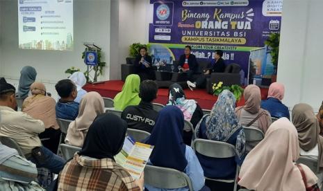 Universitas BSI (Bina Sarana Informatika) Kampus Tasikmalaya telah sukses menyelenggarakan acara tahunan Bincang Kampus Bersama Orang Tua (BKOT) pada Jumat 12 Juli 2024. 