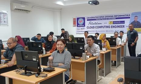 Universitas BSI (Bina Sarana Informatika) kembali menunjukkan komitmennya dalam meningkatkan kualitas pendidikan dengan menggelar pelatihan bertajuk Cloud Computing Engineer yang ditujukan bagi para dosen.