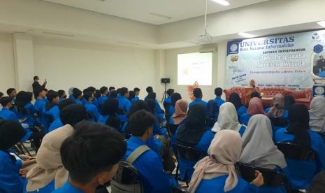 Universitas BSI (Bina Sarana Informatika) melalui unit BSI Entrepreneur Center (BEC) dan Inkubator Bisnis BSI kembali mengadakan seminar entrepreneur.