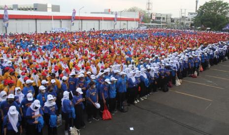 Universitas BSI (Bina Sarana Informatika) mengajak mahasiswa baru (maba) periode 2022 untuk melakukan donor darah bersama secara serentak di seluruh kampus Universitas BSI di Indonesia. 