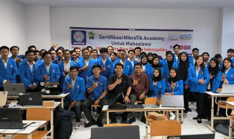  Universitas BSI (Bina Sarana Informatika) menggelar Sertifikasi MikroTik Certified Network Associate (MTCNA) untuk mahasiswa Fakultas Teknik dan Informatika (FTI) Universitas BSI.